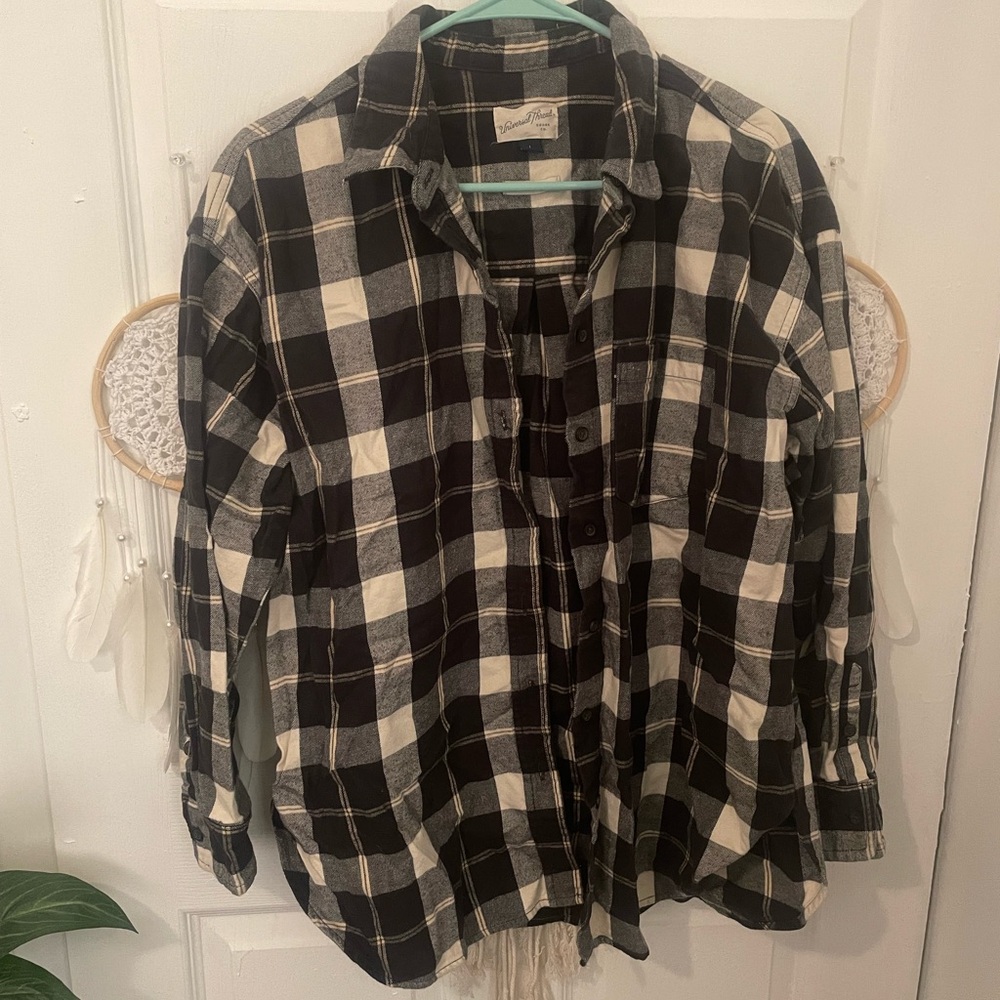 BLACK YELLOW AND WHiTE UNIVERSAL THREAD FLANNEL SHIRT